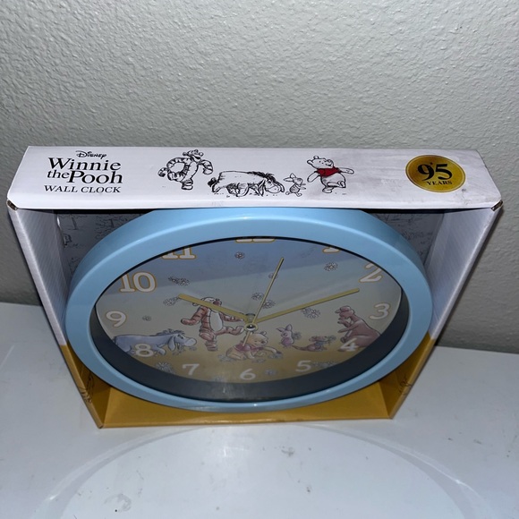 Winnie the Pooh Clock Collectible - Picture 4 of 5